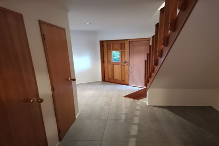 Photo of property in 1/29 Radiata Lane, Chatswood, Auckland, 0626