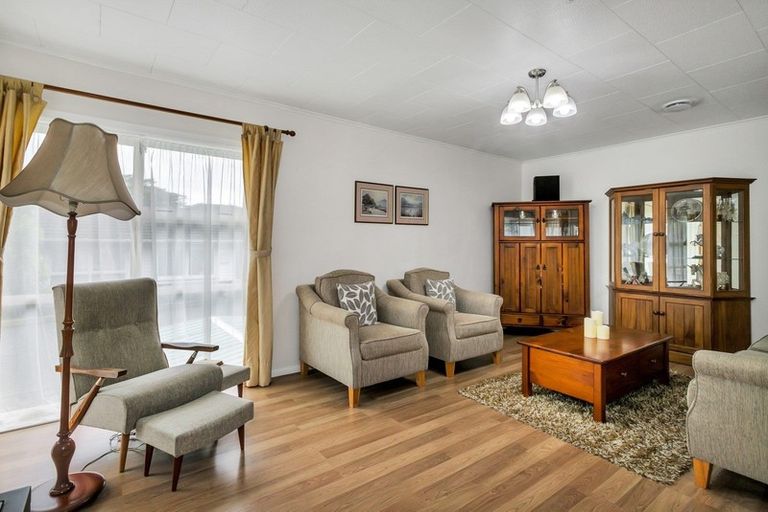 Photo of property in 51 Christmas Road, Manurewa, Auckland, 2102