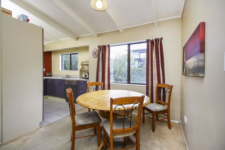 Photo of property in 28 Aldern Road, Massey, Auckland, 0614