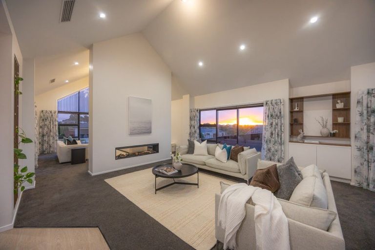 Photo of property in 44 Vaucluse Heights, Fitzherbert, Palmerston North, 4410