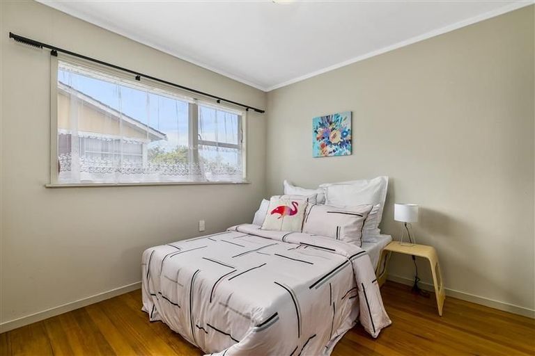 Photo of property in 16 Zita Maria Drive, Massey, Auckland, 0614