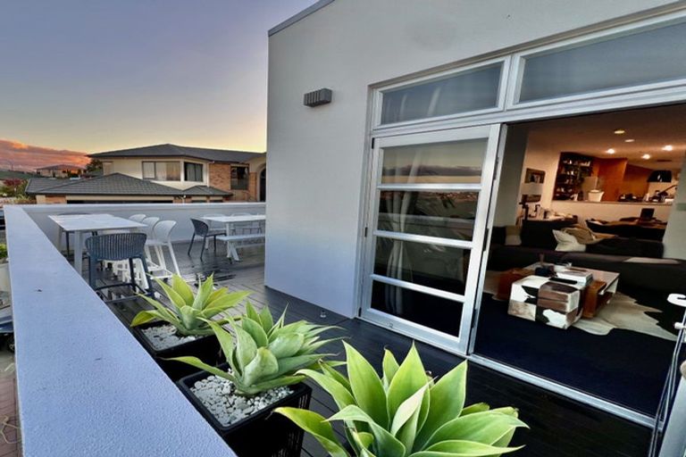 Photo of property in 16 Southworth Place, Grandview Heights, Hamilton, 3200