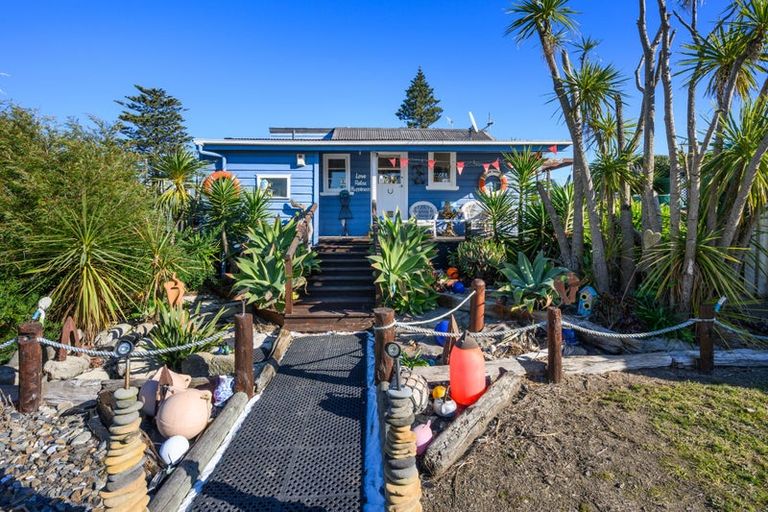 Photo of property in 15 Hall Place, Foxton Beach, Foxton, 4815