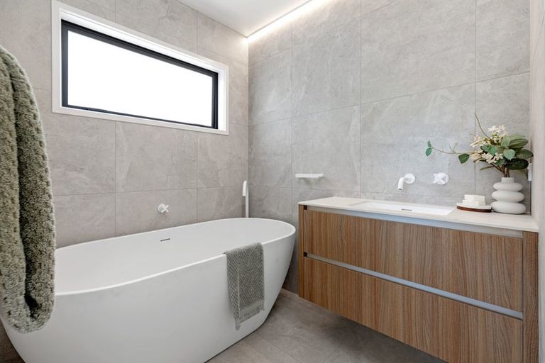 Photo of property in 12 Pitau Road, Mount Maunganui, 3116