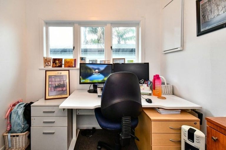 Photo of property in 58 Youngs Road, Papakura, 2110