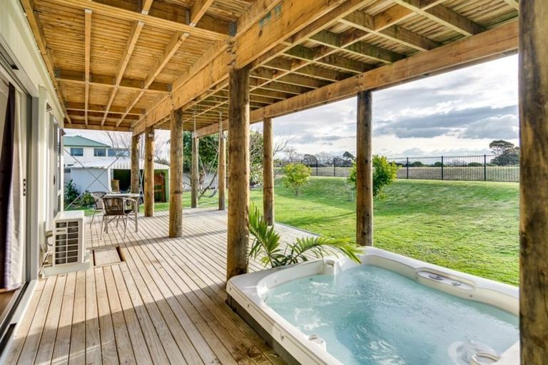 Photo of property in 5 Old Ferry Road, Clive, 4102