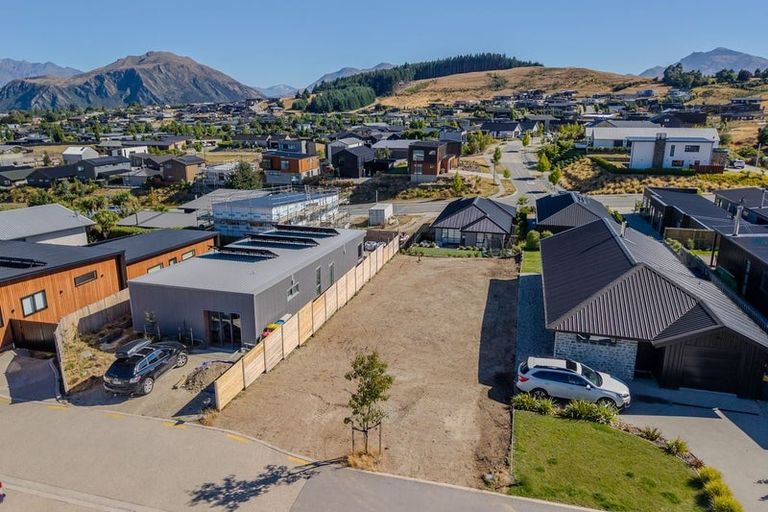 Photo of property in 8 Dow Close, Wanaka, 9305