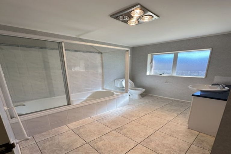 Photo of property in 24a Martin Jugum Lane, Ranui, Auckland, 0612