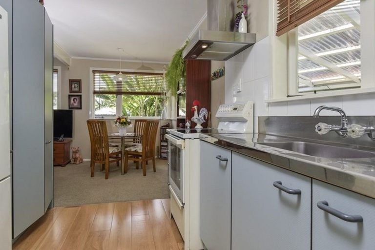 Photo of property in 22 Toatoa Place, Mangere Bridge, Auckland, 2022