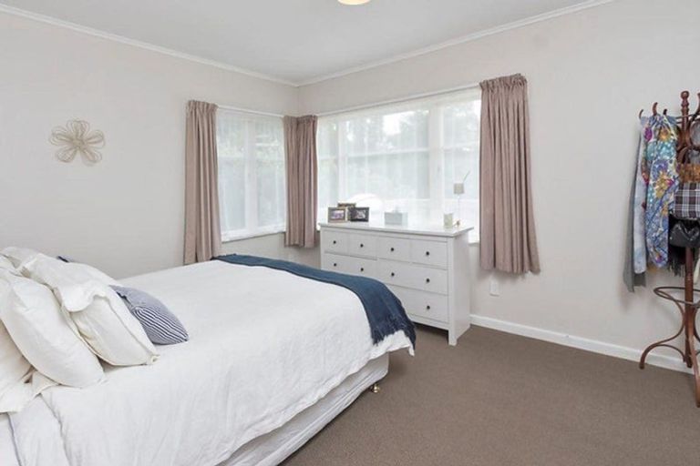 Photo of property in 60 Uxbridge Road, Mellons Bay, Auckland, 2014