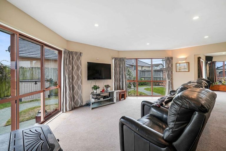 Photo of property in 30 Inwoods Road, Parklands, Christchurch, 8083