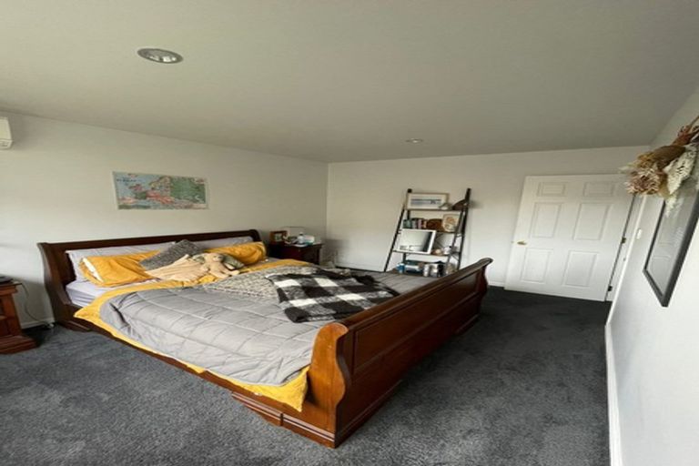 Photo of property in 11 Rosses Place, Pinehill, Auckland, 0632