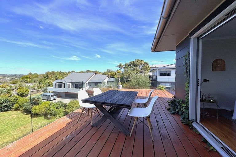 Photo of property in 121 Sandspit Road, Shelly Park, Auckland, 2014
