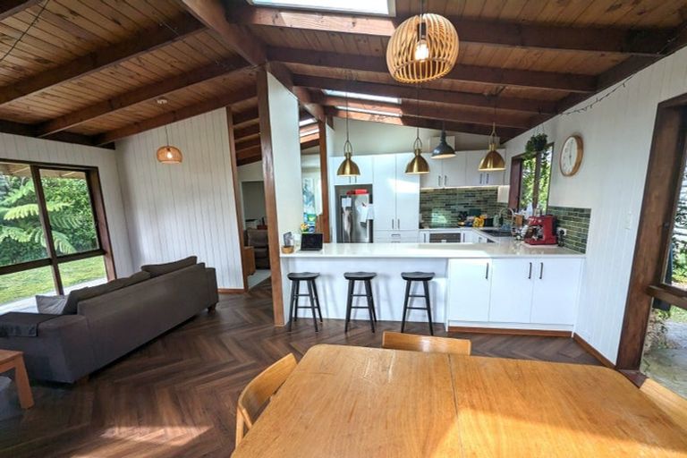 Photo of property in 7 Hillcroft Road, Horokiwi, Wellington, 5016