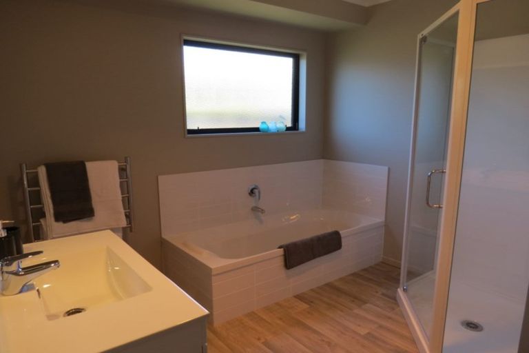 Photo of property in 19 Victoria Street, Coromandel, 3506