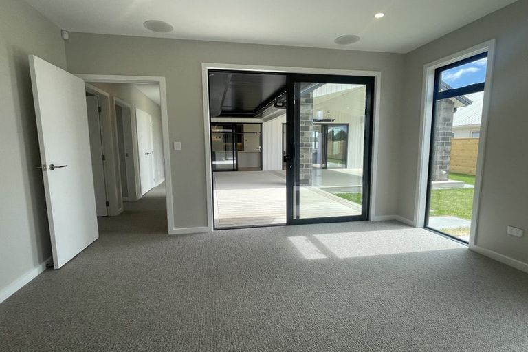 Photo of property in 92 Hugo Shaw Drive, Cambridge, 3434