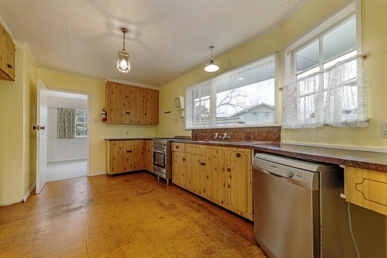 Photo of property in 69 Churchill Avenue, Hokowhitu, Palmerston North, 4410