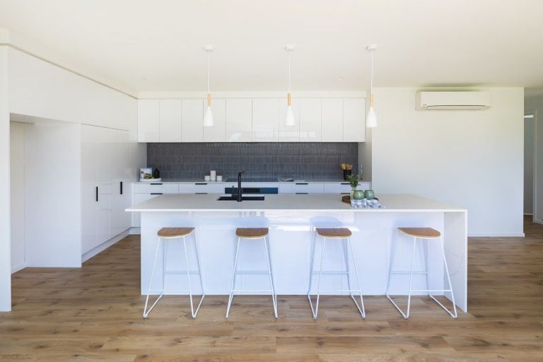 Photo of property in 17 Aratoro Place, Mount Pleasant, Christchurch, 8081