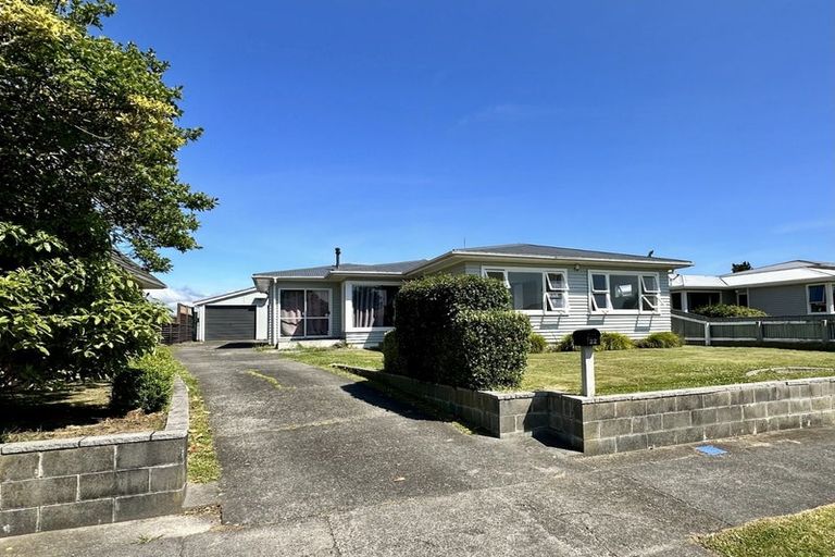 Photo of property in 22 Somerset Crescent, Highbury, Palmerston North, 4412