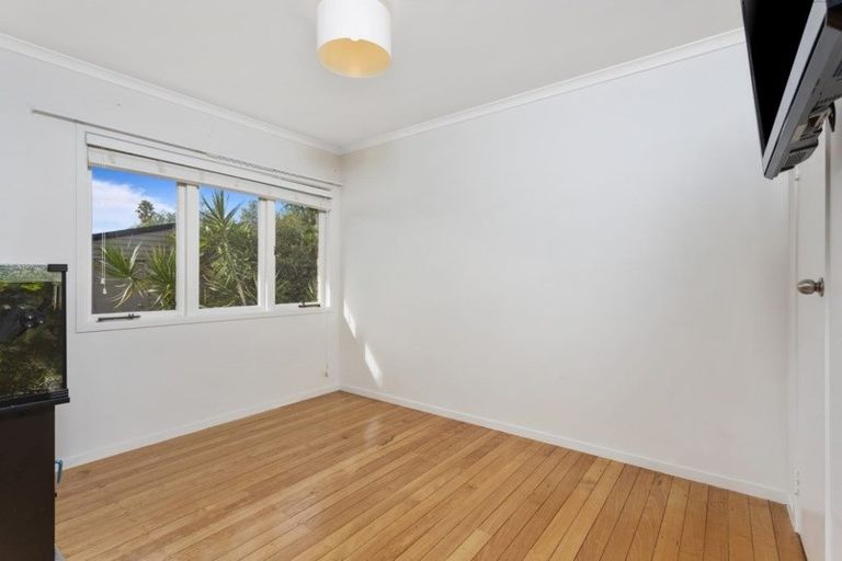 Photo of property in 22 Kervil Avenue, Te Atatu Peninsula, Auckland, 0610