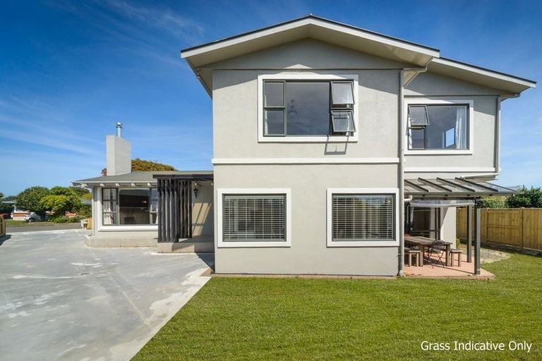 Photo of property in 12 Innes Place, Roslyn, Palmerston North, 4414