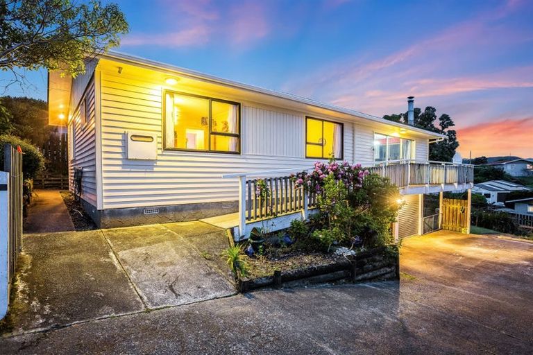 Photo of property in 6 Inlet View, Titahi Bay, Porirua, 5022