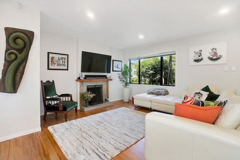 Photo of property in 23 Humariri Street, Point Chevalier, Auckland, 1022