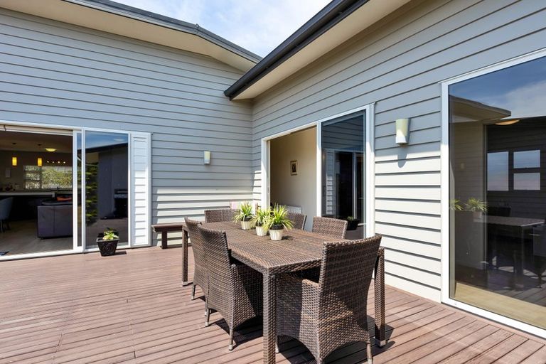 Photo of property in 32 Redwood Crescent, Hurdon, New Plymouth, 4310