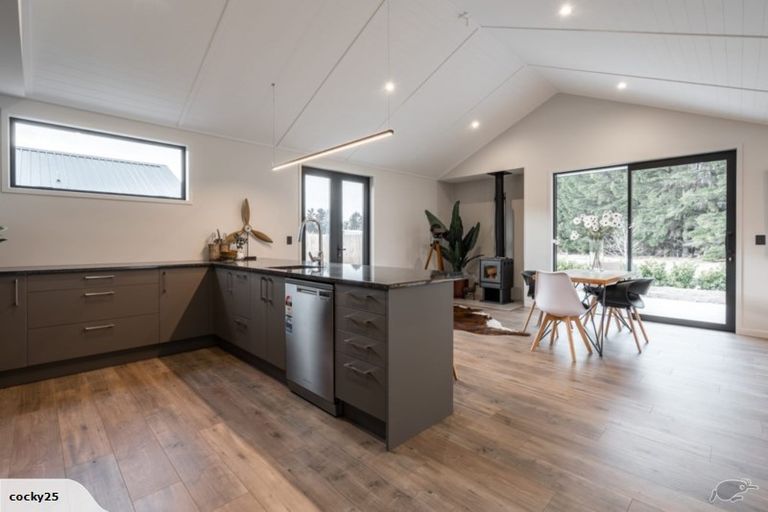 Photo of property in 40 Mount Creighton Crescent, Wanaka, 9305