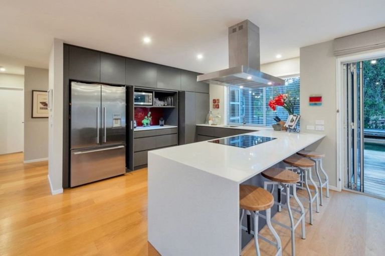 Photo of property in 15 Anakiwa Place, Milford, Auckland, 0620