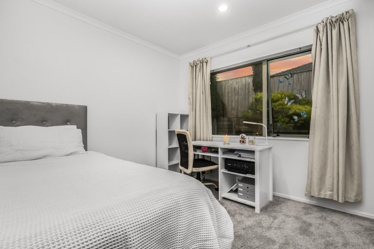 Photo of property in 10 Ironstone Place, Randwick Park, Auckland, 2105