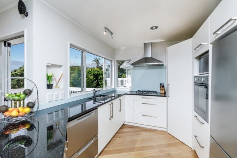 Photo of property in 2/8 Braemar Road, Castor Bay, Auckland, 0620