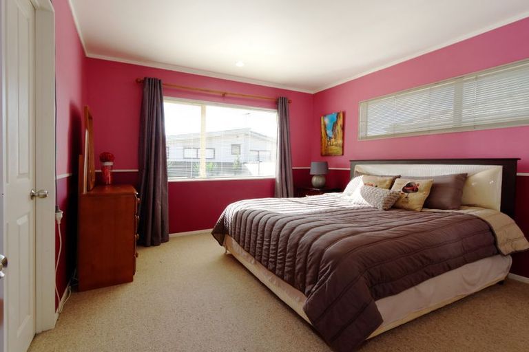 Photo of property in 17 Carlas Way, Ranui, Auckland, 0612