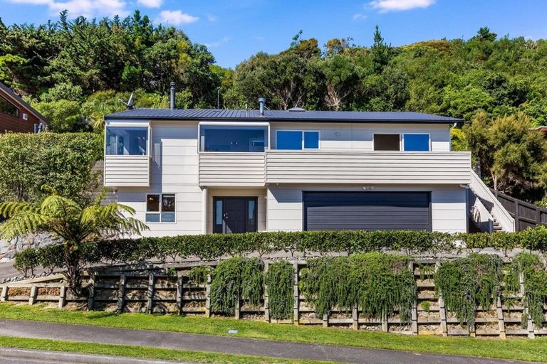 Photo of property in 8 The Crowsnest, Whitby, Porirua, 5024
