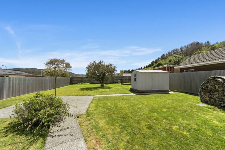 Photo of property in 15 Wright Street, Wainuiomata, Lower Hutt, 5014