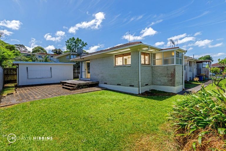Photo of property in 2/16 Mannering Place, Hillcrest, Auckland, 0627