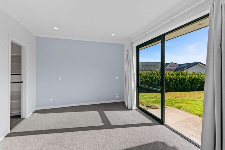 Photo of property in 25 Kauri Drive, Waiuku, 2123