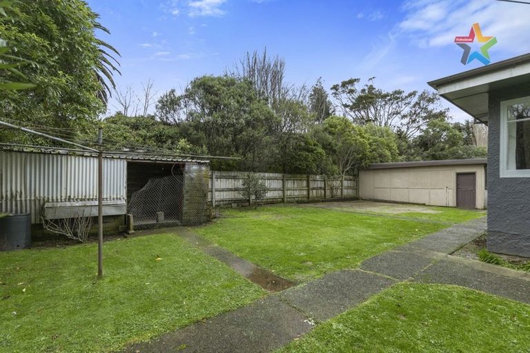 Photo of property in 404 Stokes Valley Road, Stokes Valley, Lower Hutt, 5019