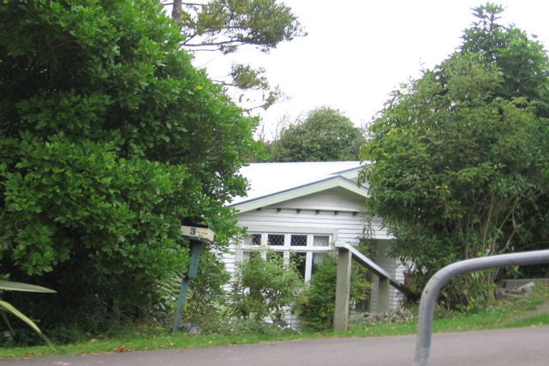 Photo of property in 3 Ngatitoa Street, Tawa, Wellington, 5028