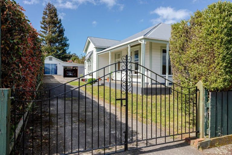 Photo of property in 18 Albert Street, Dannevirke, 4930