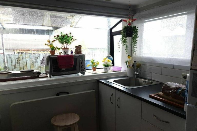 Photo of property in 1 Glenbervie Crescent, Massey, Auckland, 0614