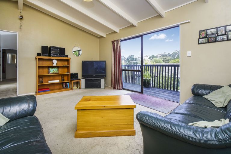 Photo of property in 28 Aldern Road, Massey, Auckland, 0614