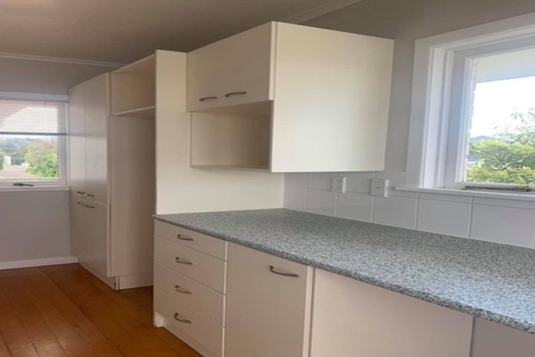 Photo of property in 2/40 Pupuke Road, Takapuna, Auckland, 0622