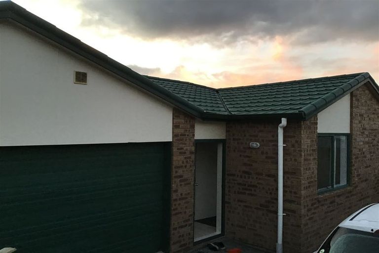 Photo of property in 36 Woodbank Drive, Glen Eden, Auckland, 0602