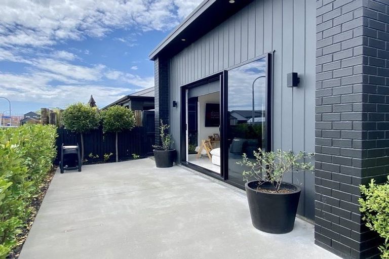 Photo of property in 10 Tangaroa Place, Poike, Tauranga, 3112