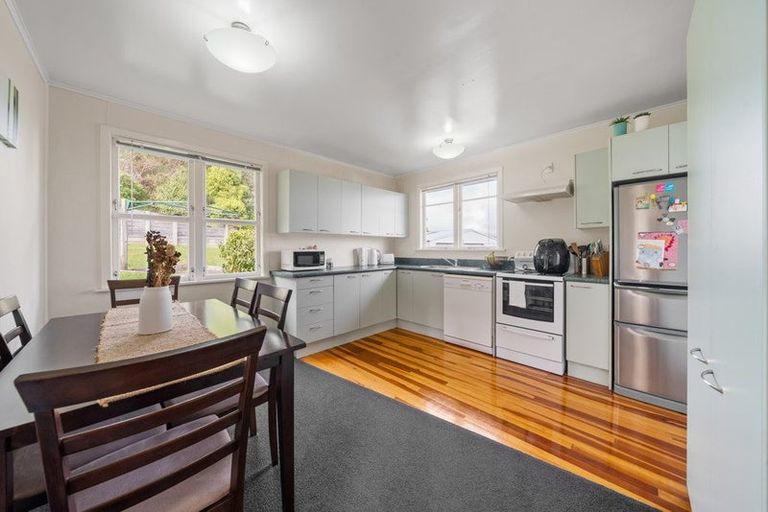Photo of property in 24 Omapere Street, Waitangirua, Porirua, 5024