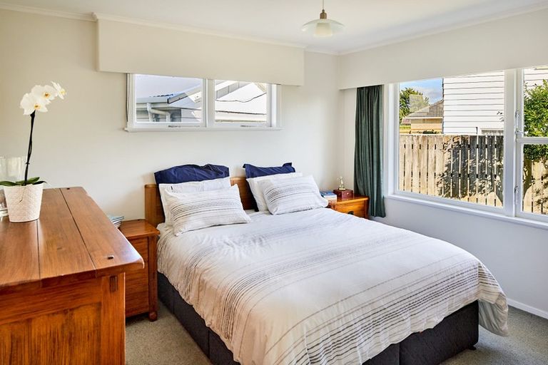 Photo of property in 2 Heather Grove, Fairfield, Lower Hutt, 5011