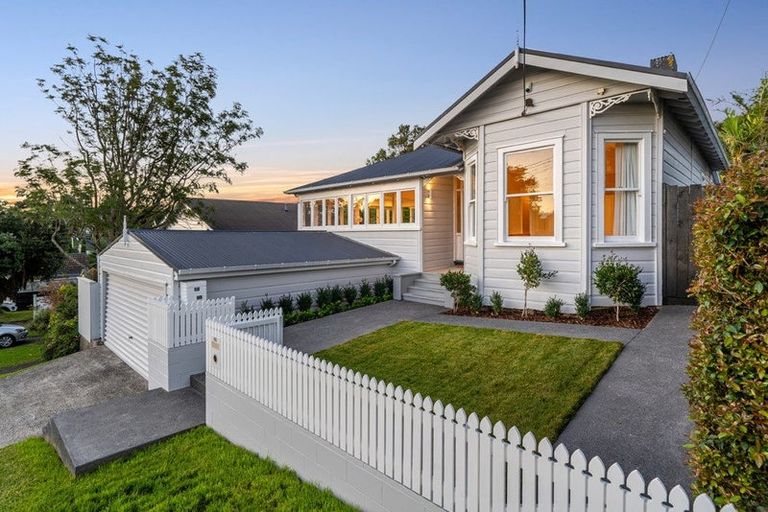 Photo of property in 46 Belle Vue Avenue, Northcote Point, Auckland, 0627