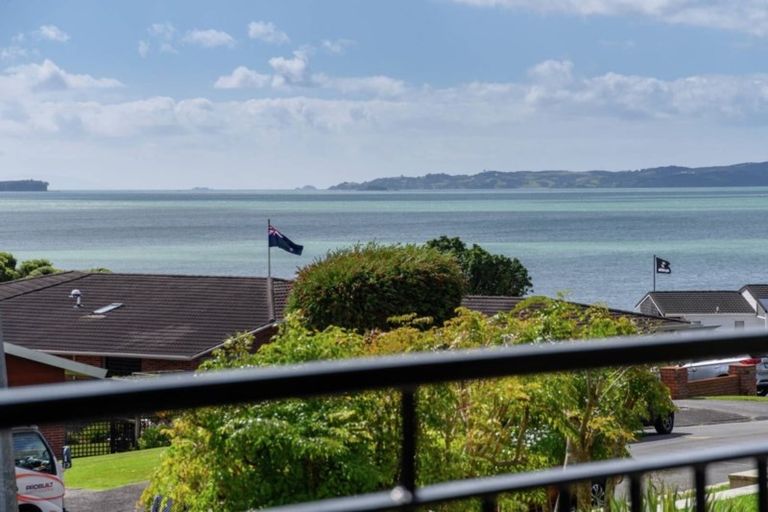 Photo of property in 4a Cleary Terrace, Cockle Bay, Auckland, 2014