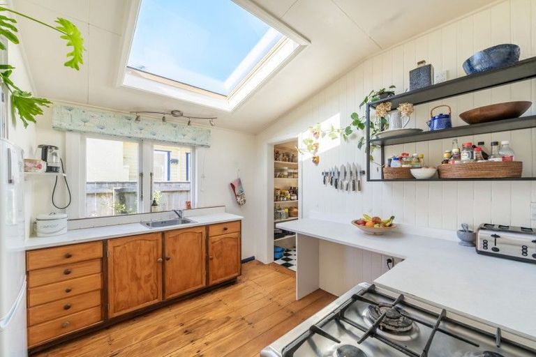 Photo of property in 17 Pirie Crescent, Moera, Lower Hutt, 5010